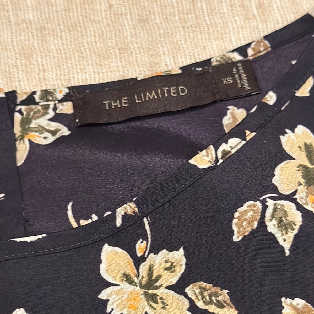 Floral Navy‎ Blouse - Picture 7 of 9